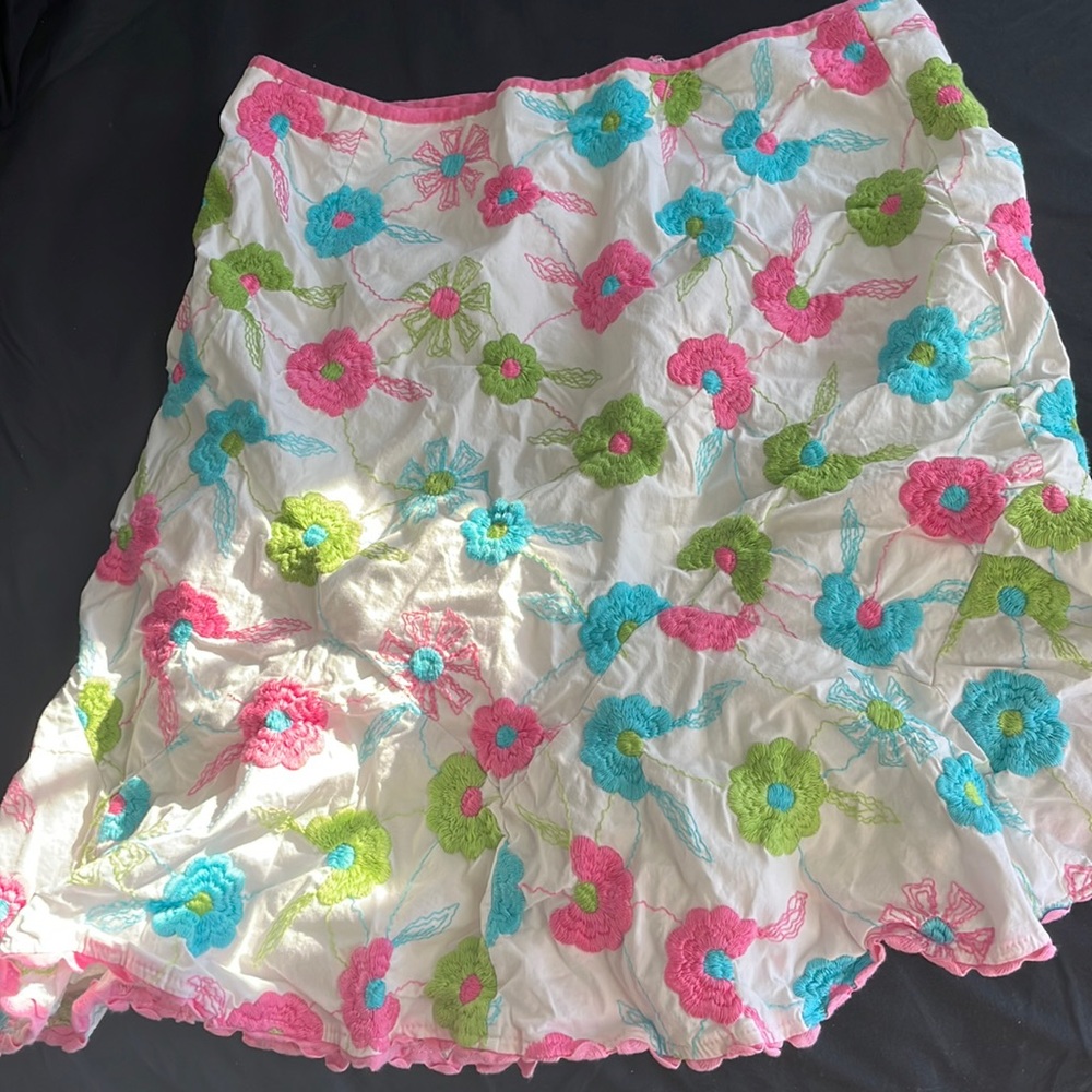 Nanette Lepore White embroiderd skirt with pink ruffles silk lining size 10
